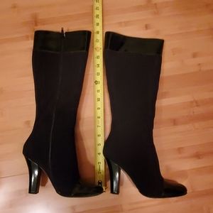 Tahari black 4in heel boot